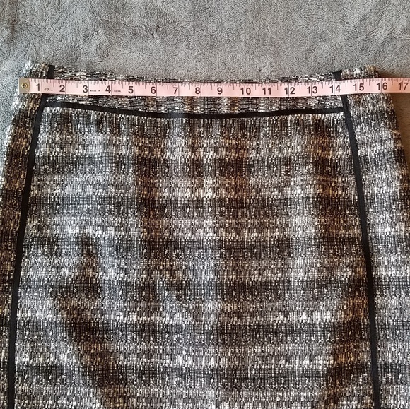 🔷️ 5/$25 Liz Claiborne Black White Tweed Skirt Size 10P - Picture 3 of 6